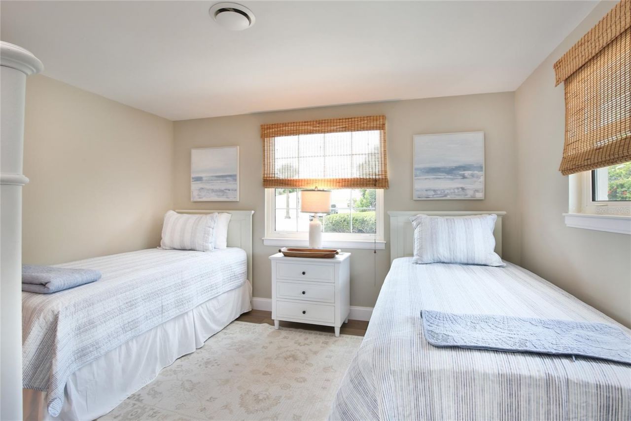 211 Island Circle, Sarasota, FL 34242 Photo