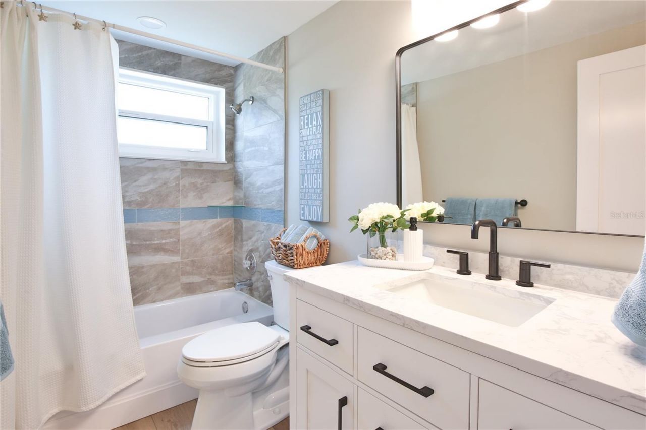 211 Island Circle, Sarasota, FL 34242 Photo
