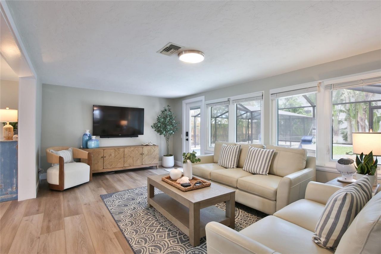 211 Island Circle, Sarasota, FL 34242 Photo