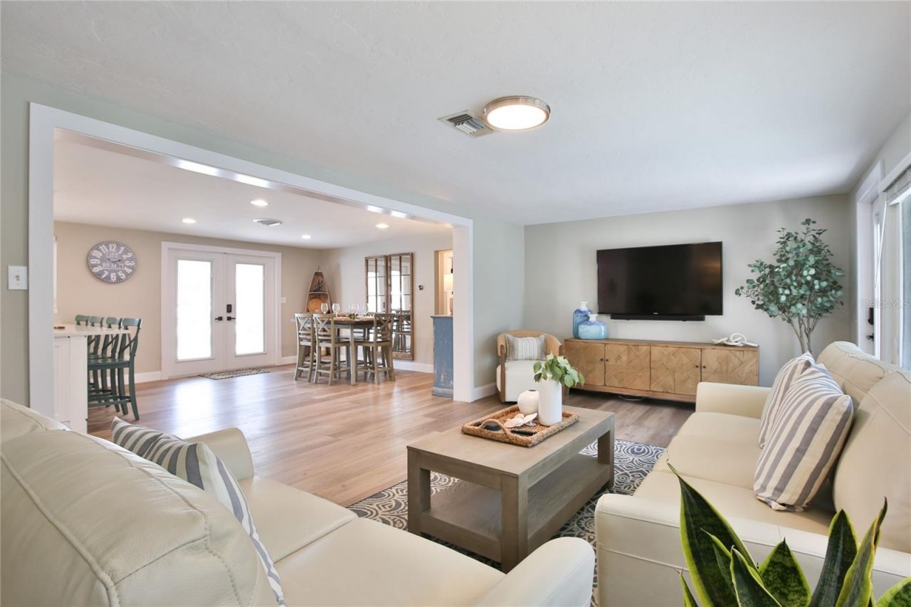 211 Island Circle, Sarasota, FL 34242 Photo