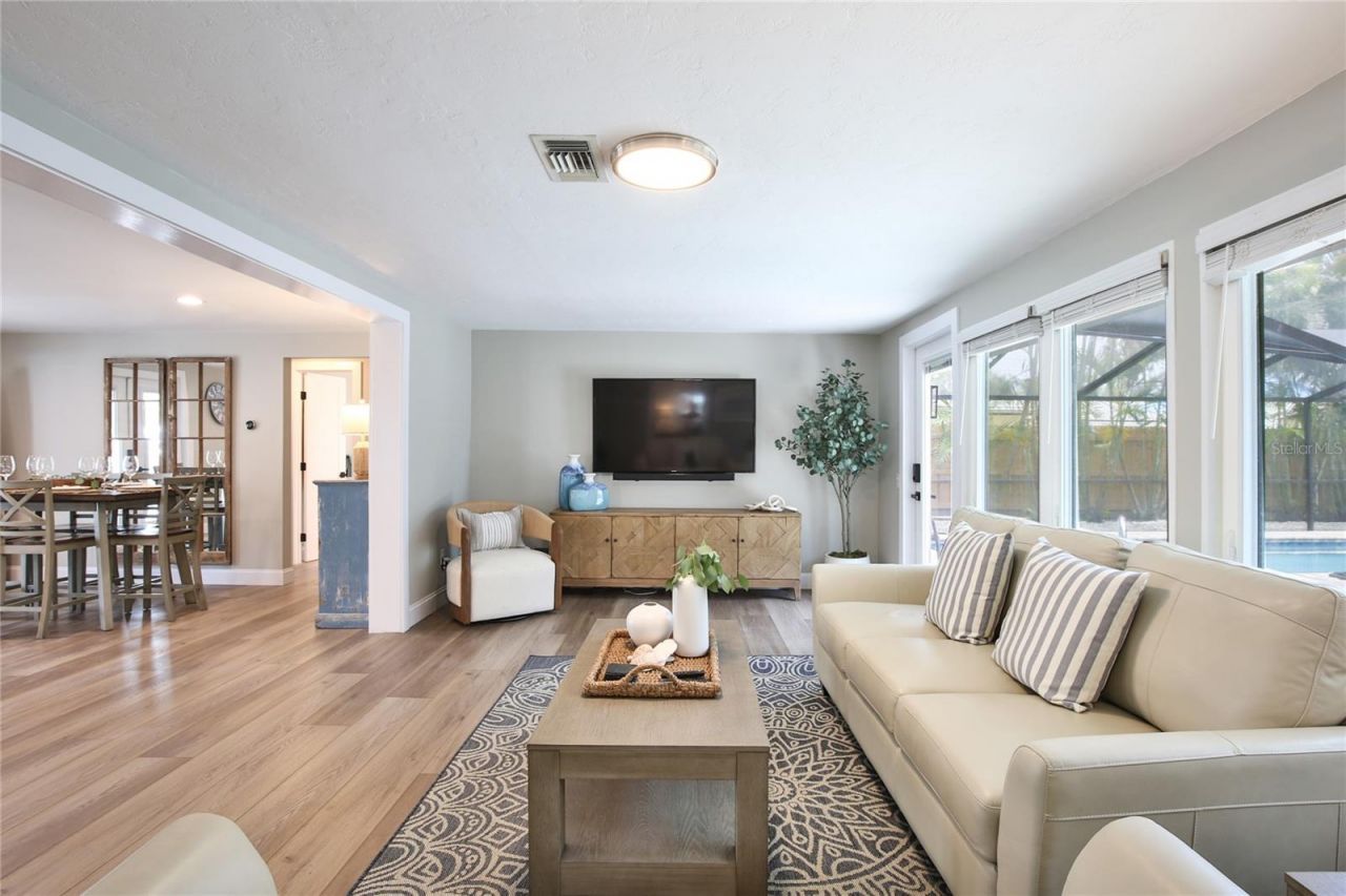 211 Island Circle, Sarasota, FL 34242 Photo