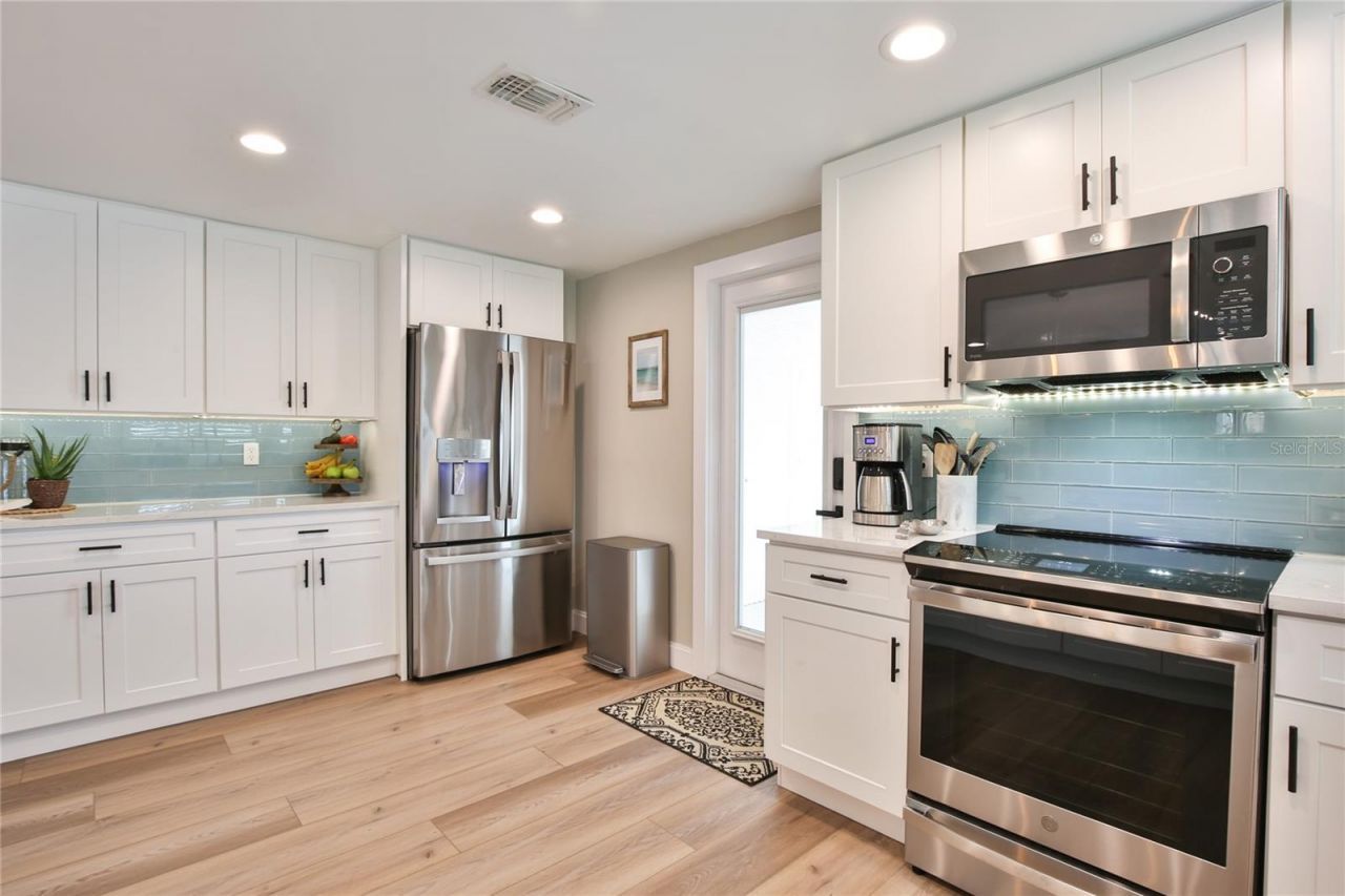 211 Island Circle, Sarasota, FL 34242 Photo