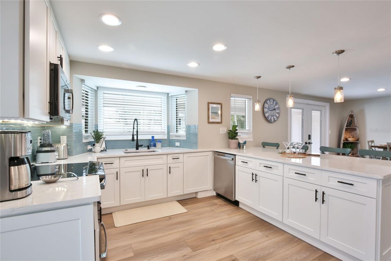211 Island Circle, Sarasota, FL 34242 Photo