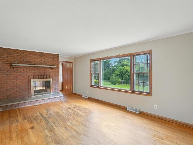 899 Meadowview Drive, Columbus, OH 43224 Photo 12