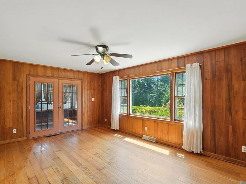 899 Meadowview Drive, Columbus, OH 43224 Photo 13