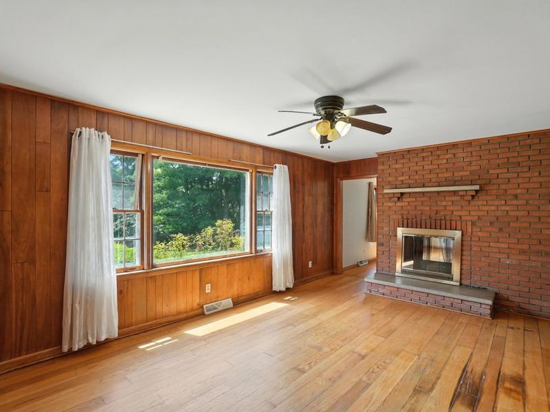 899 Meadowview Drive, Columbus, OH 43224 Photo 14