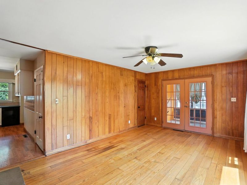 899 Meadowview Drive, Columbus, OH 43224 Photo 16