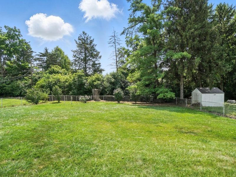 899 Meadowview Drive, Columbus, OH 43224 Photo 28