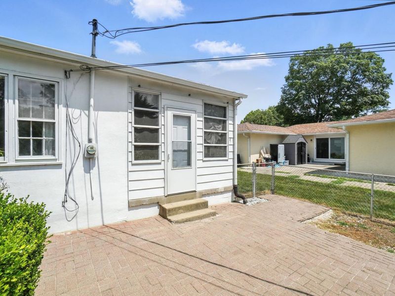 899 Meadowview Drive, Columbus, OH 43224 Photo 32