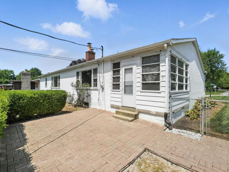 899 Meadowview Drive, Columbus, OH 43224 Photo 33