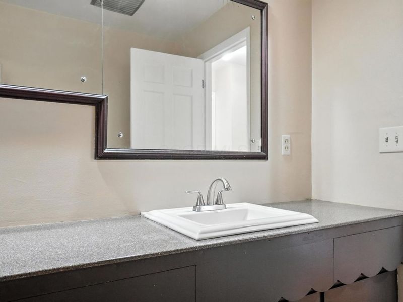 899 Meadowview Drive, Columbus, OH 43224 Photo 37