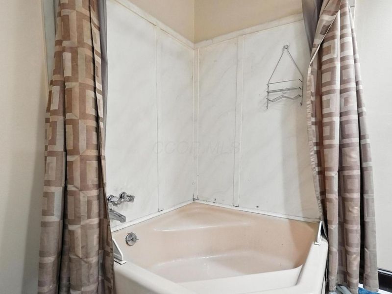 899 Meadowview Drive, Columbus, OH 43224 Photo 38