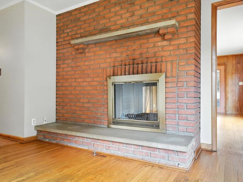 899 Meadowview Drive, Columbus, OH 43224 Photo 7