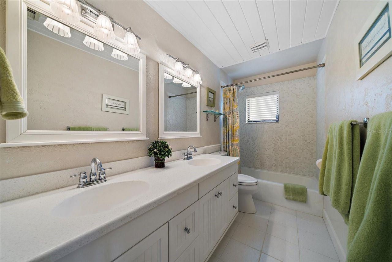 4533 Friar Tuck Lane, Sarasota, FL 34232 Photo