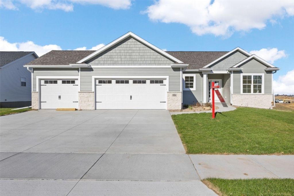 226 Mccarran Avenue Ne, Cedar Rapids, IA 52402 Main Photo