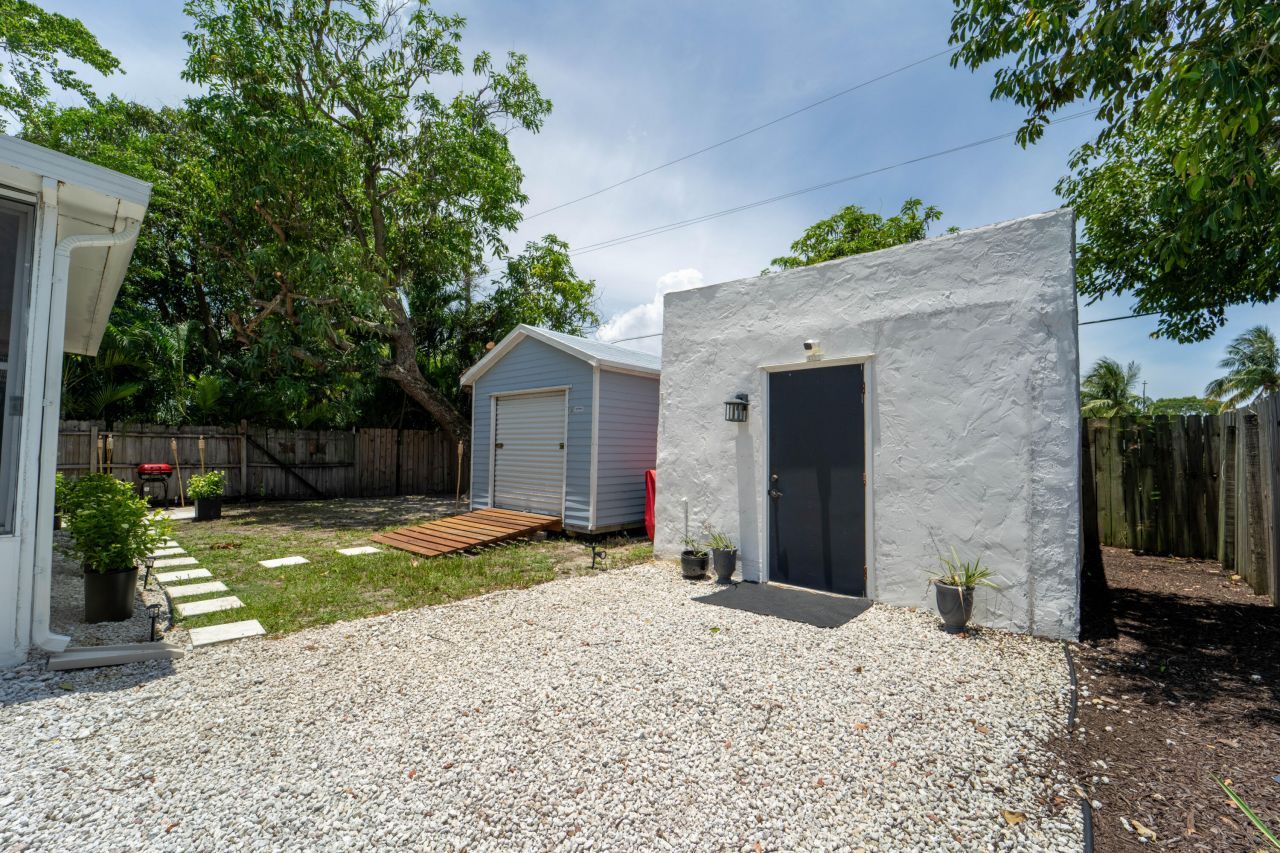 933 38th Street, West Palm Beach, FL 33407 Photo