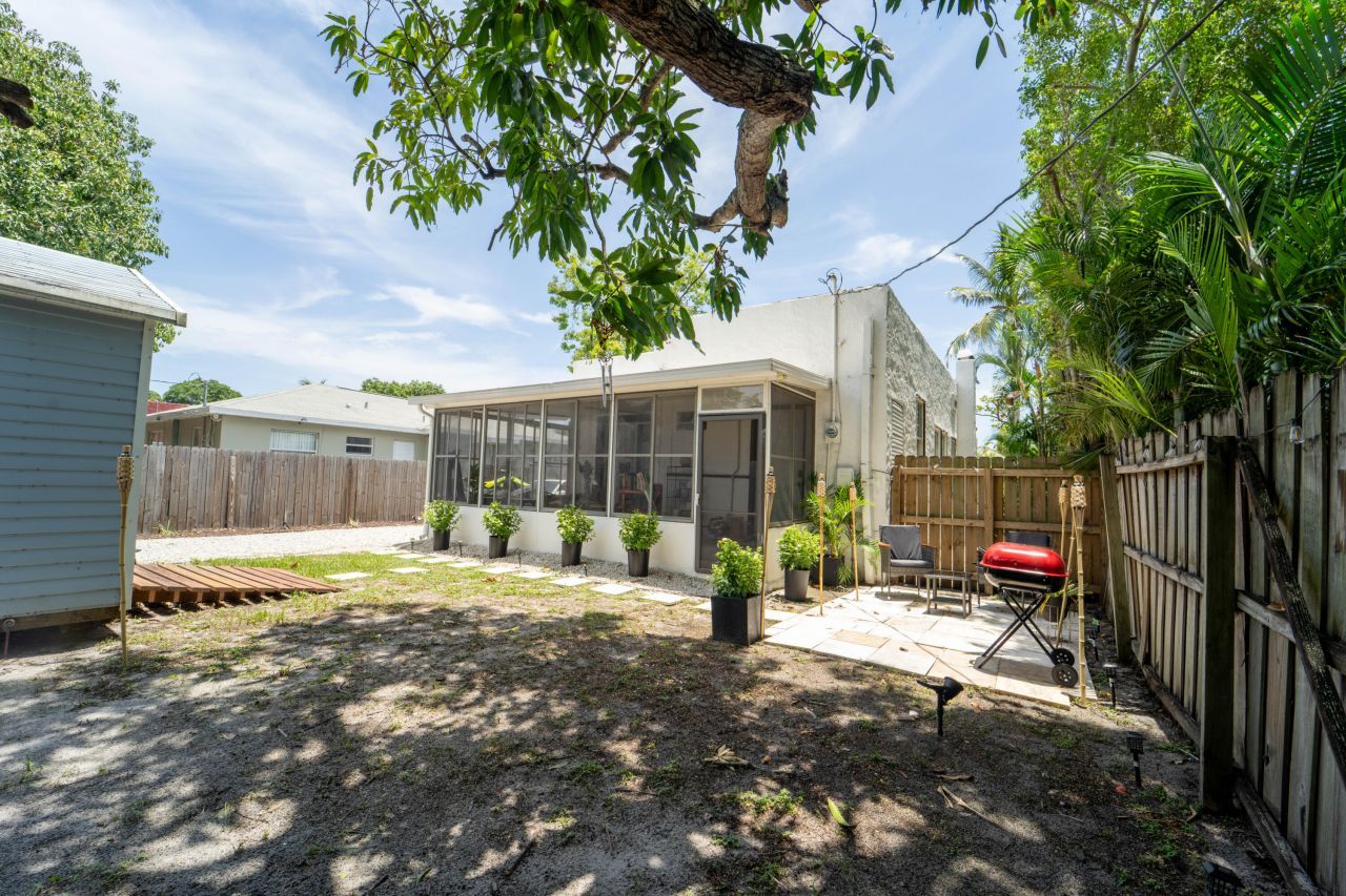 933 38th Street, West Palm Beach, FL 33407 Photo