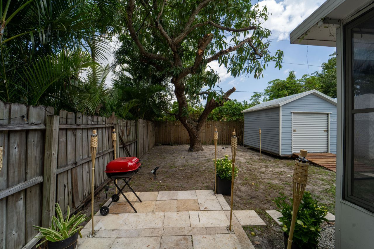 933 38th Street, West Palm Beach, FL 33407 Photo