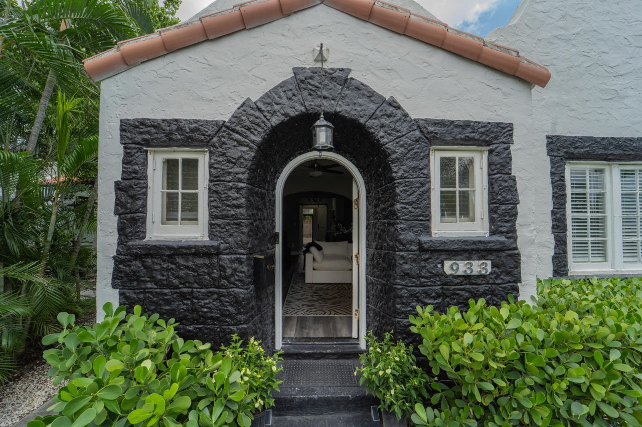 933 38th Street, West Palm Beach, FL 33407 Photo