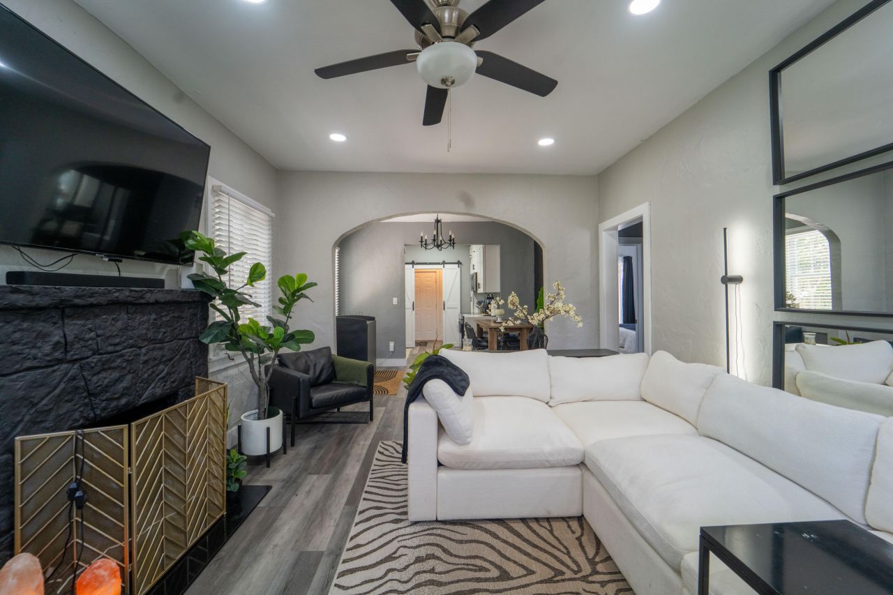 933 38th Street, West Palm Beach, FL 33407 Photo