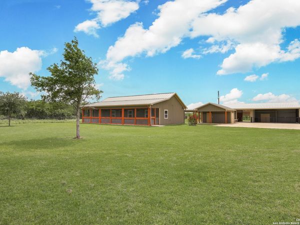 891 Hopkinsville Rd, Cuero, TX 77954