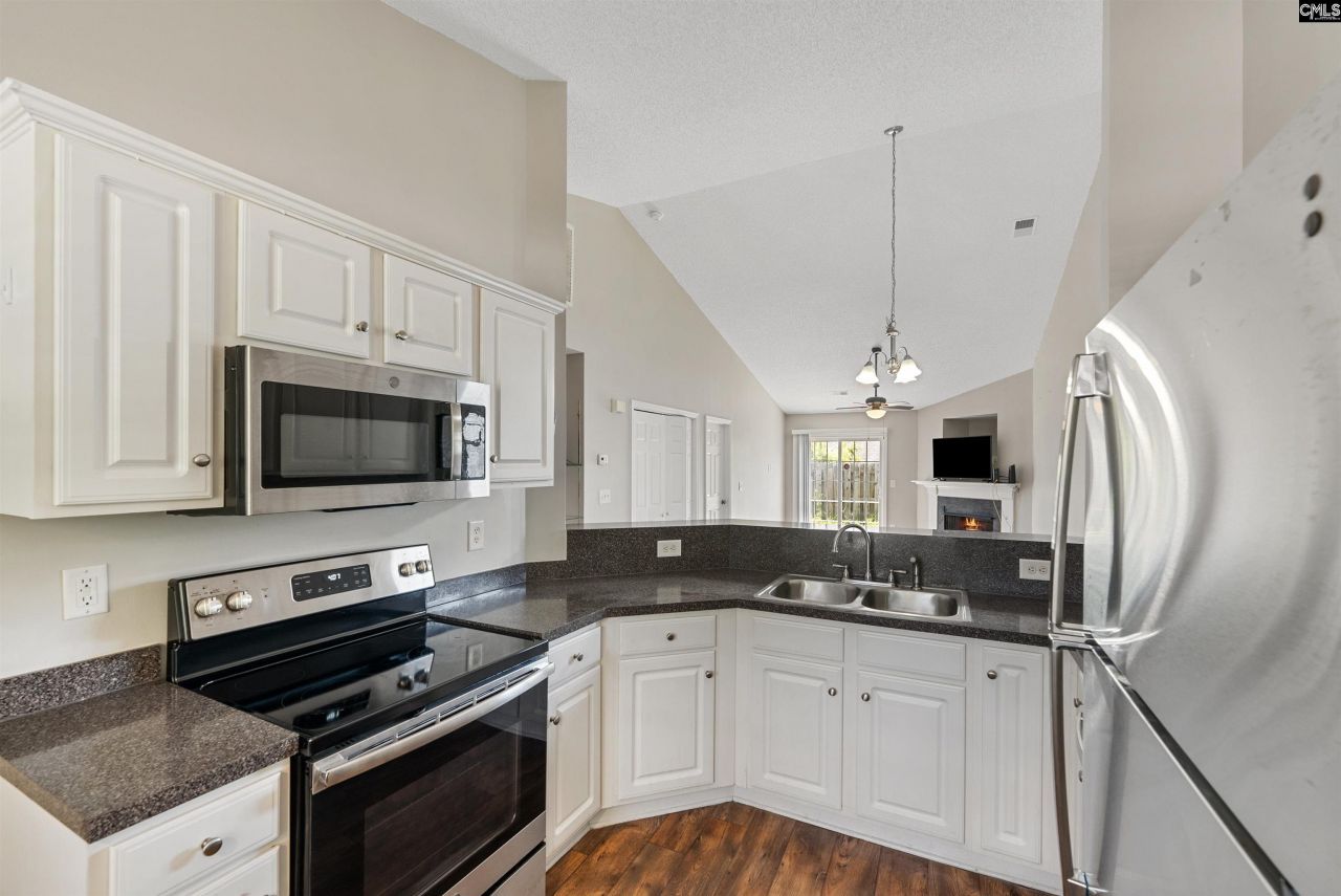 106 Colonial Commons Lane Photo 4