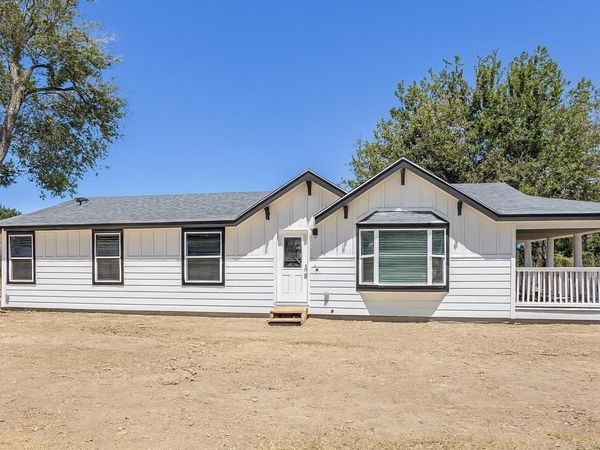 320 E Arthur Ave, Glenns Ferry, ID 83623