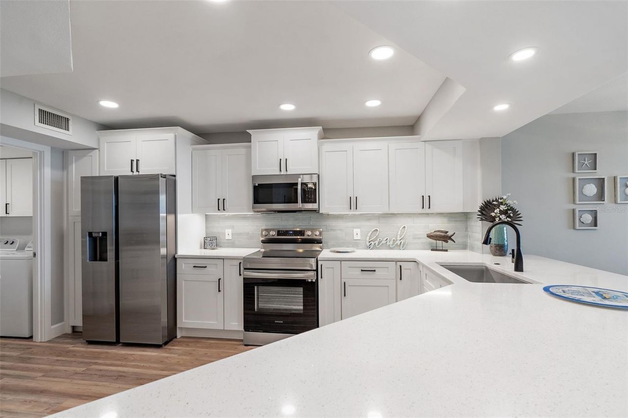 5151 Isla Key Boulevard S, Unit 220, Saint Petersburg, FL 33715 Photo