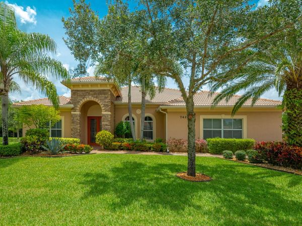 7422 SE Belle Maison Drive, Stuart, FL 34997