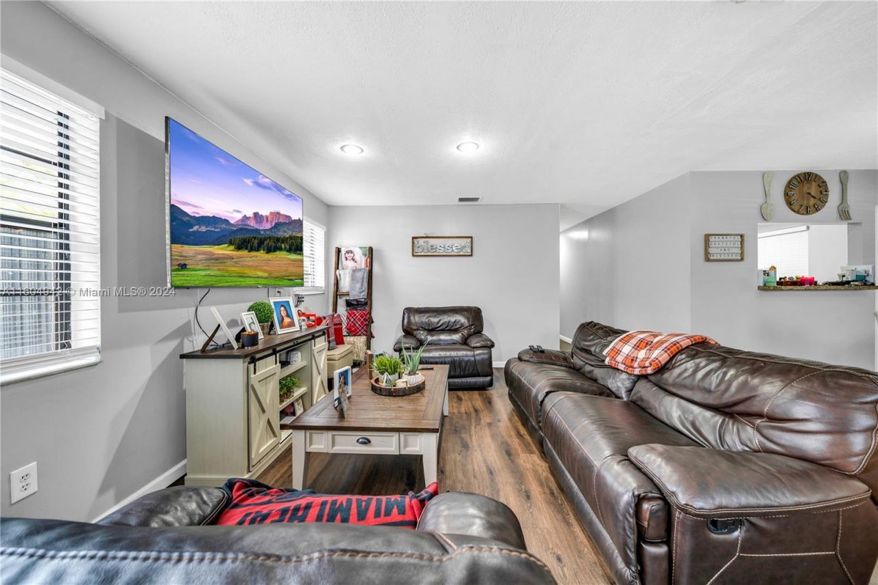 875 E 29th St, Hialeah, FL 33013 Photo