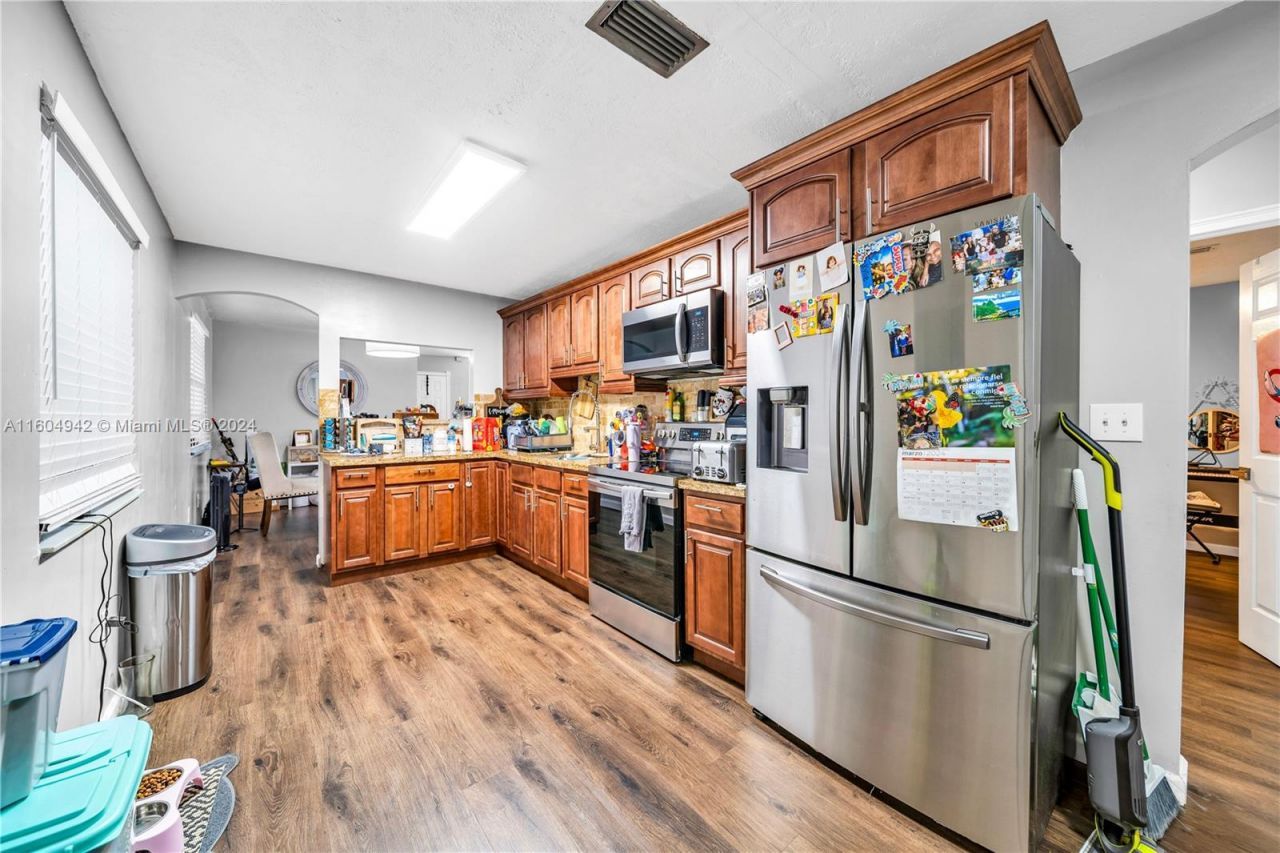 875 E 29th St, Hialeah, FL 33013 Photo