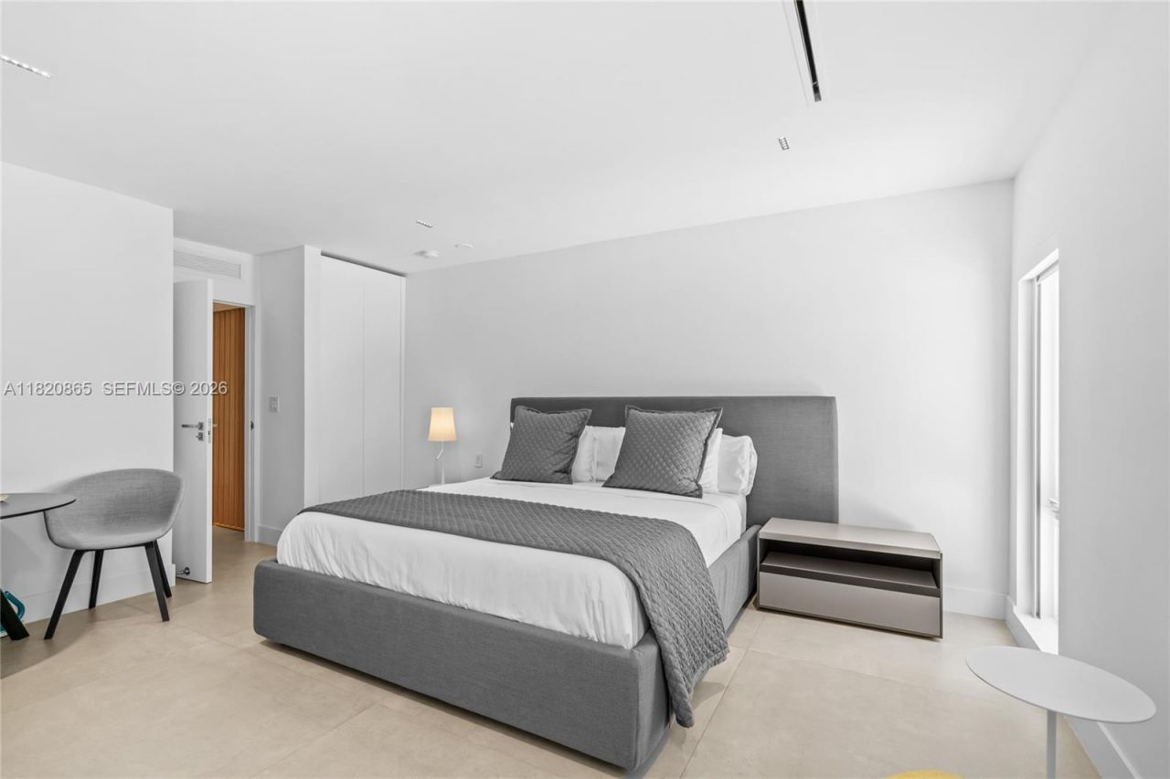 9033 Emerson Ave, Surfside, FL 33154 Photo