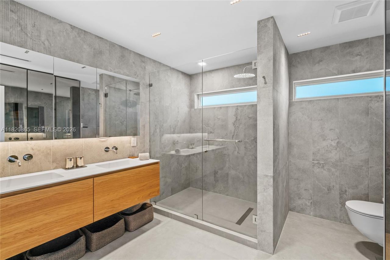 9033 Emerson Ave, Surfside, FL 33154 Photo