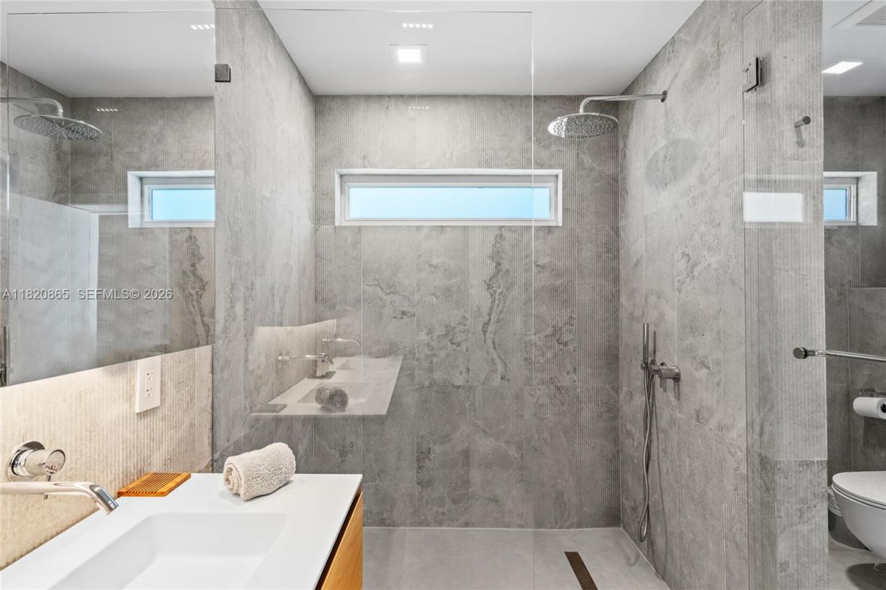 9033 Emerson Ave, Surfside, FL 33154 Photo