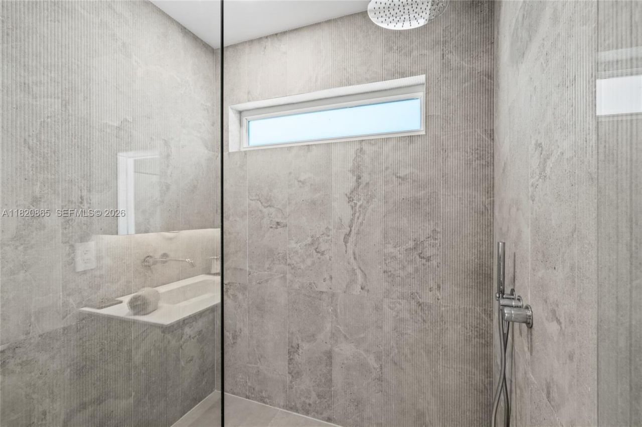 9033 Emerson Ave, Surfside, FL 33154 Photo