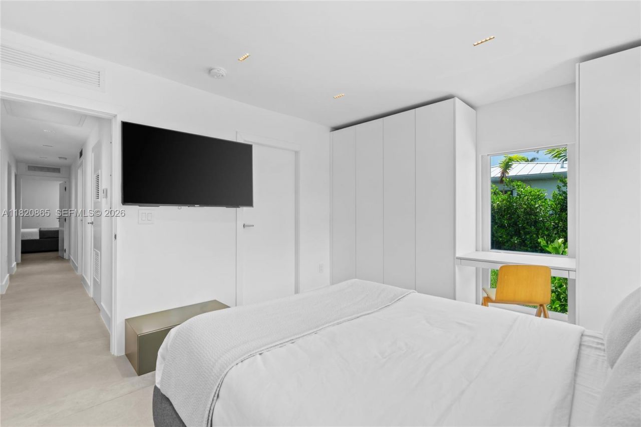 9033 Emerson Ave, Surfside, FL 33154 Photo