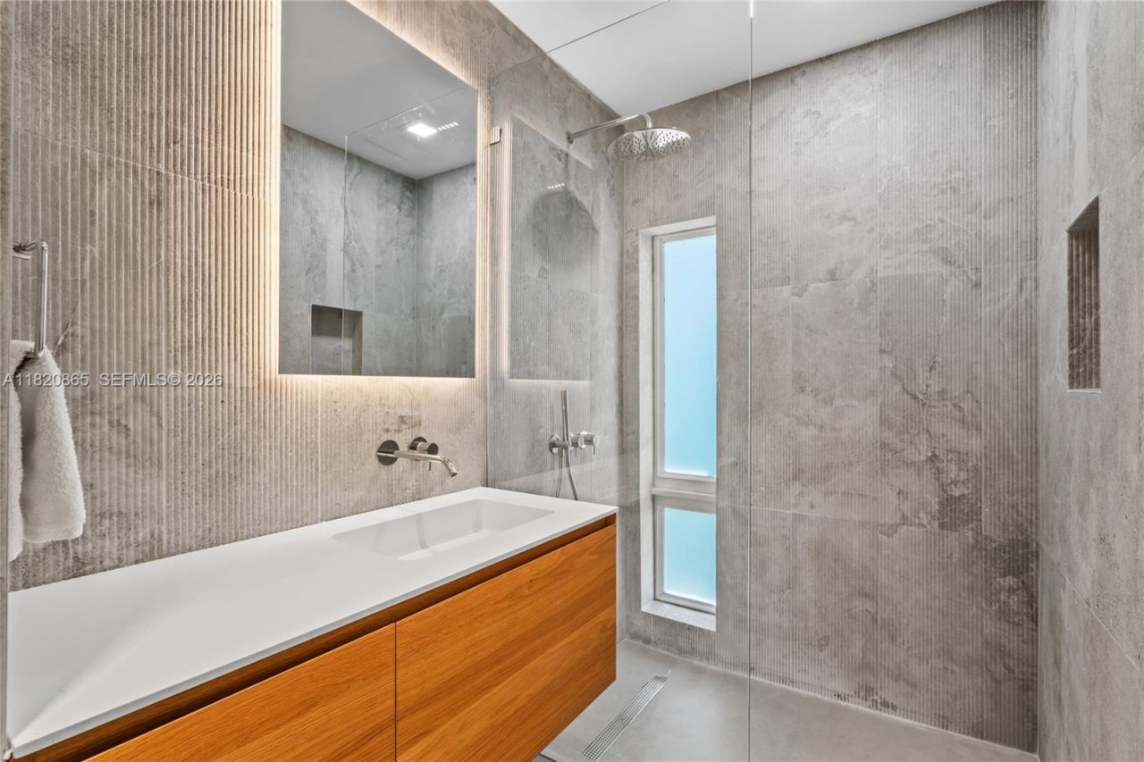 9033 Emerson Ave, Surfside, FL 33154 Photo