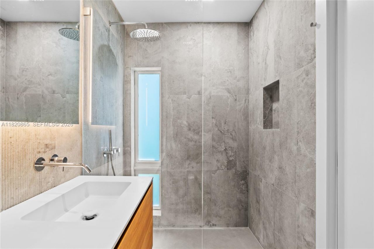 9033 Emerson Ave, Surfside, FL 33154 Photo