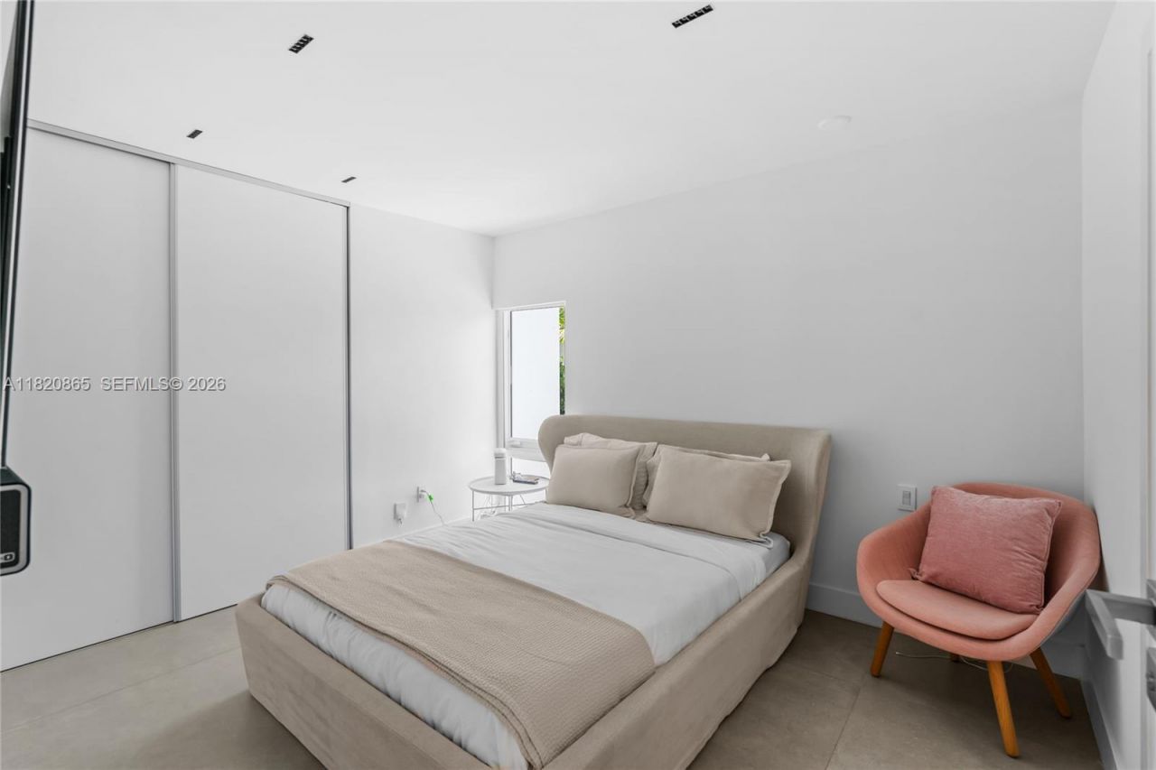 9033 Emerson Ave, Surfside, FL 33154 Photo