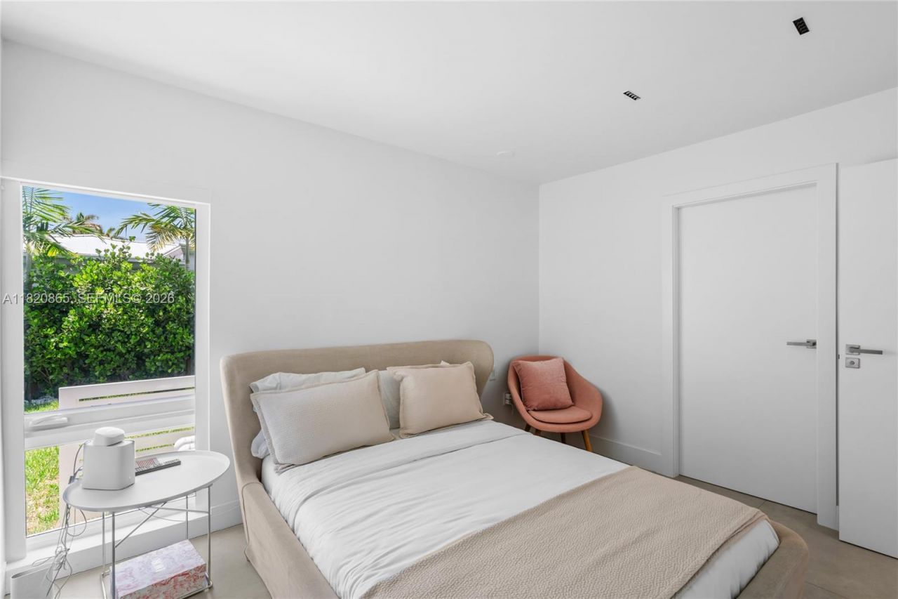 9033 Emerson Ave, Surfside, FL 33154 Photo