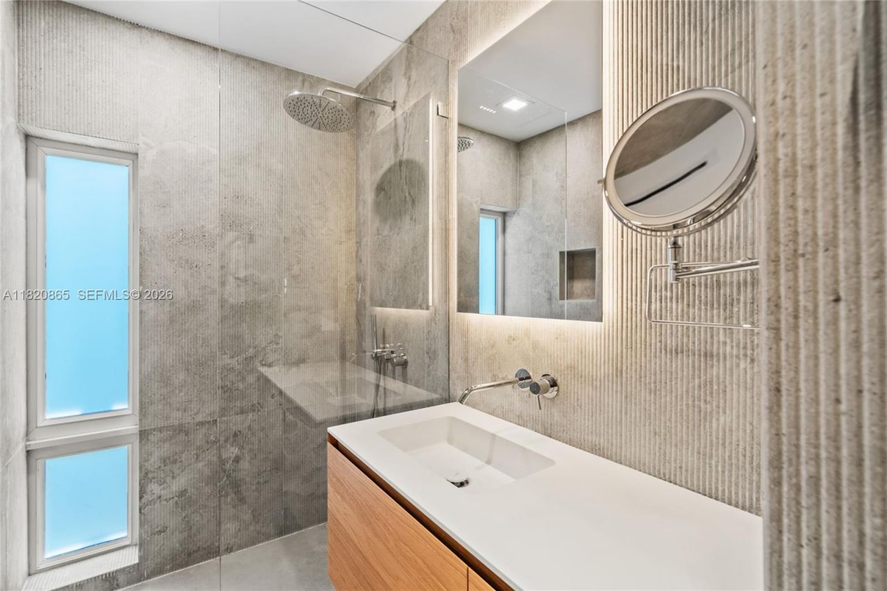 9033 Emerson Ave, Surfside, FL 33154 Photo