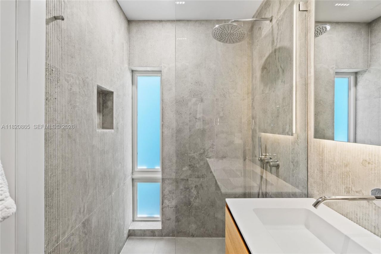 9033 Emerson Ave, Surfside, FL 33154 Photo