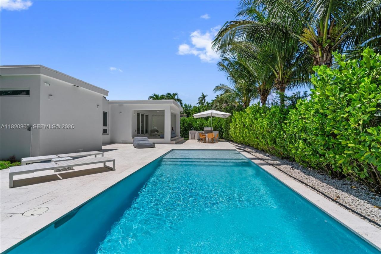 9033 Emerson Ave, Surfside, FL 33154 Photo