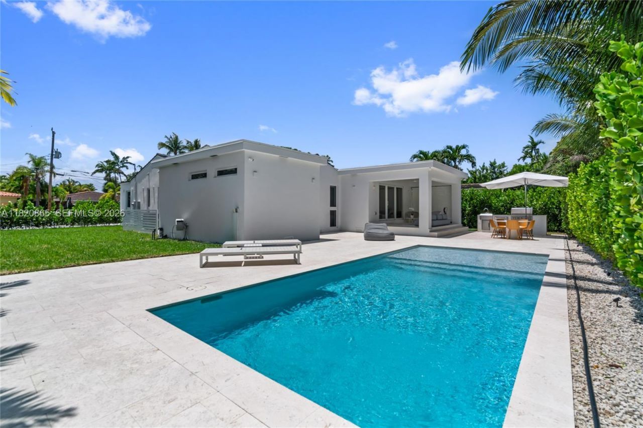 9033 Emerson Ave, Surfside, FL 33154 Photo