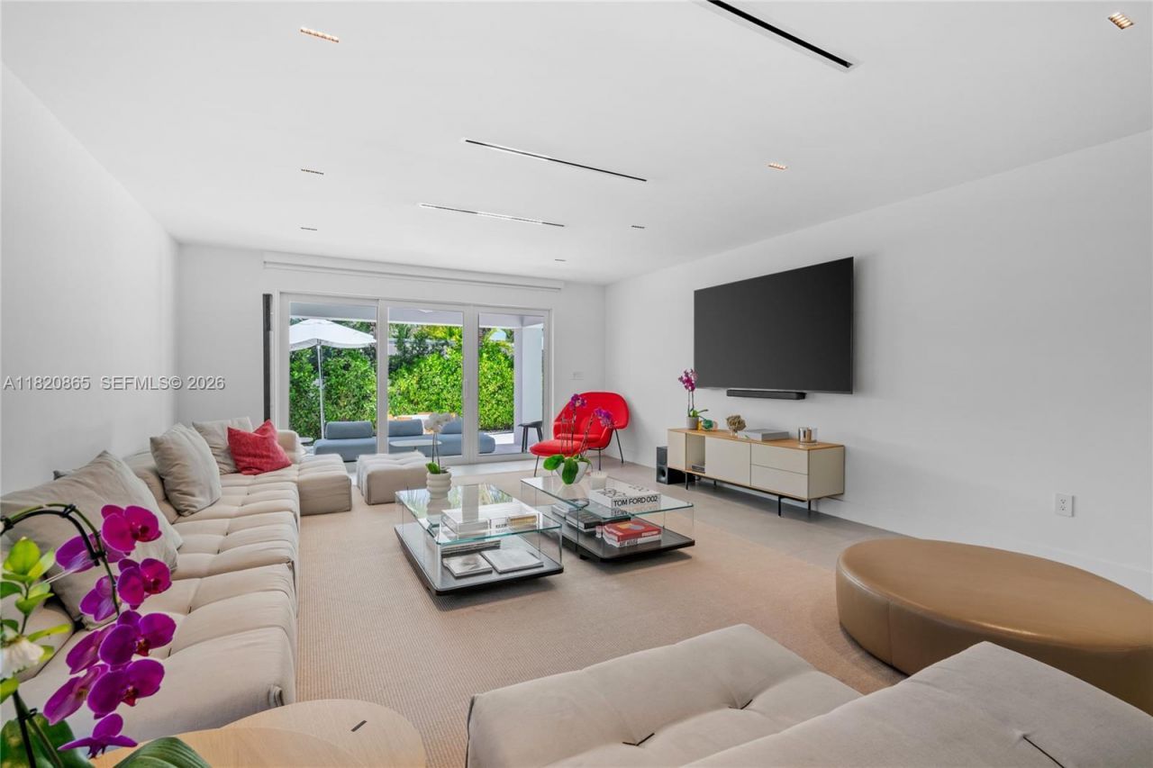 9033 Emerson Ave, Surfside, FL 33154 Photo