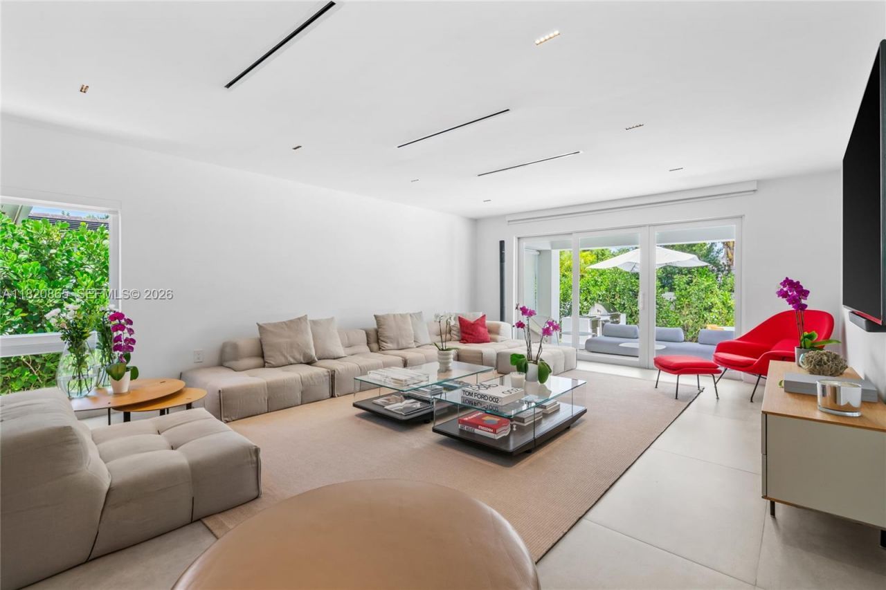 9033 Emerson Ave, Surfside, FL 33154 Photo