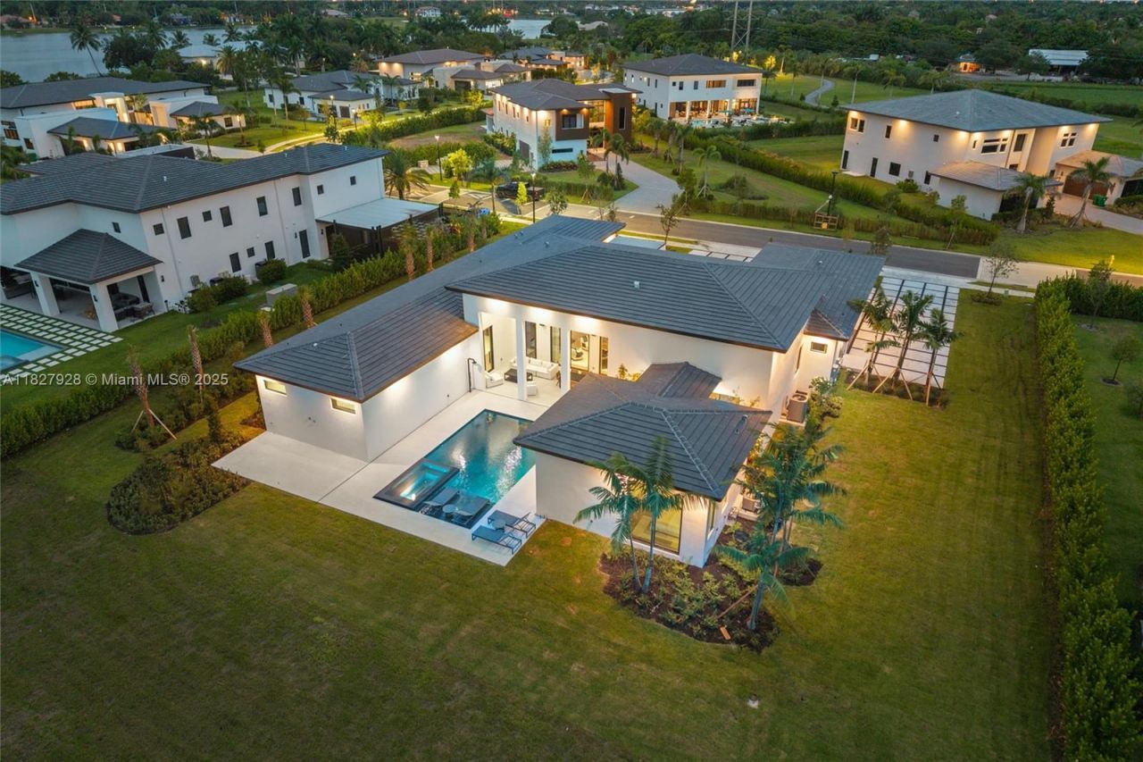 1520 SW 149th Ter, Davie, FL 33326 Photo