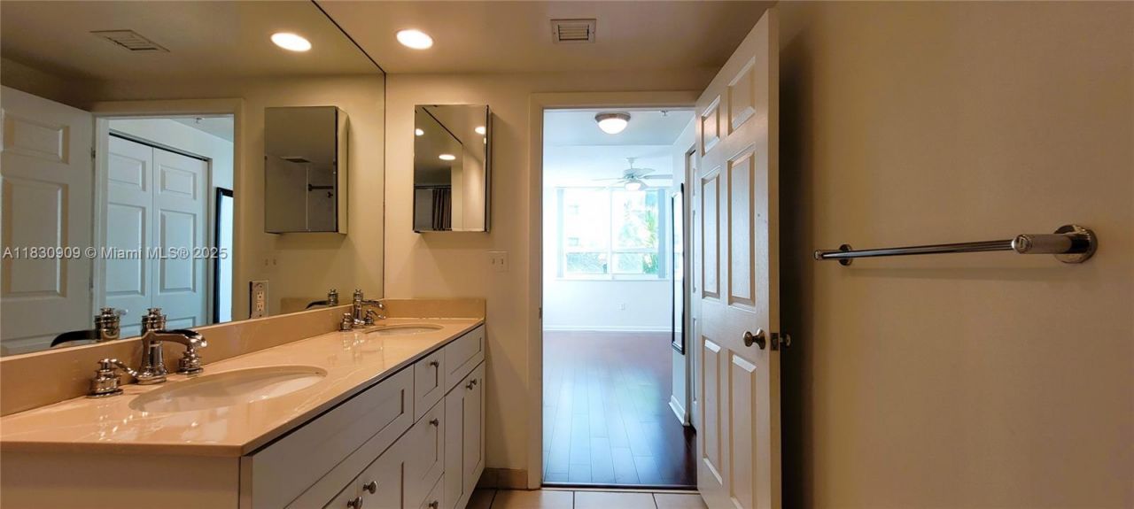 2000 N Bayshore Dr, Unit 509, Miami, FL 33137 Photo