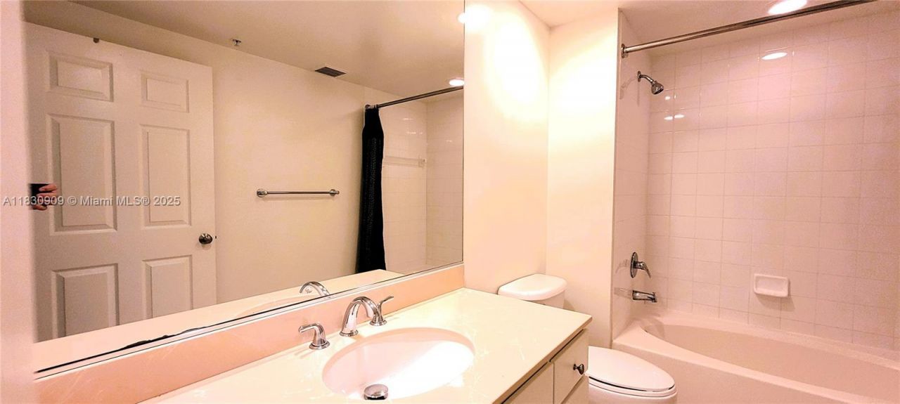 2000 N Bayshore Dr, Unit 509, Miami, FL 33137 Photo