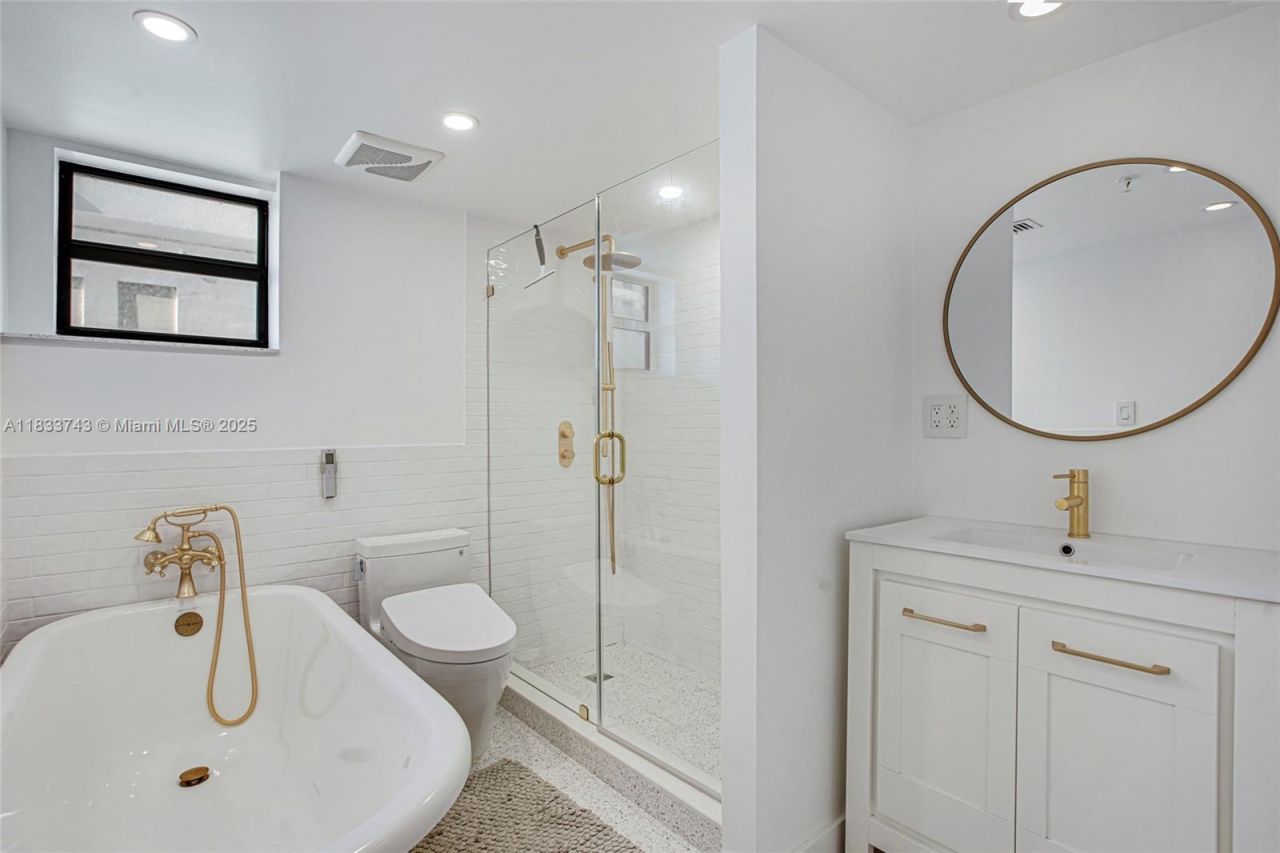 1621 Collins Ave, Unit 504C, Miami Beach, FL 33139 Photo